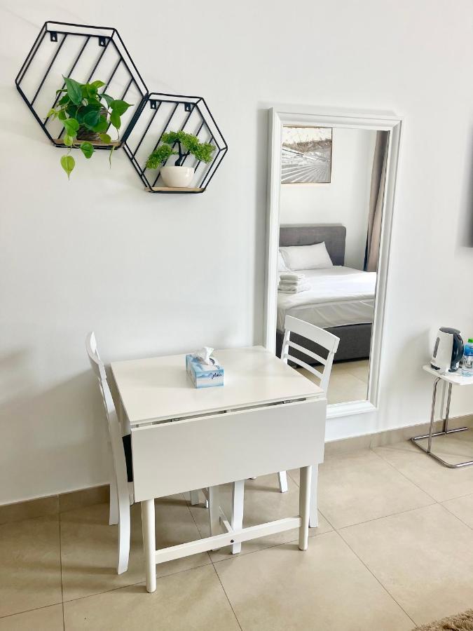 Super Elegant Studio Apartment-Sparkle Tower By Sweet Homes Dubaj Kültér fotó